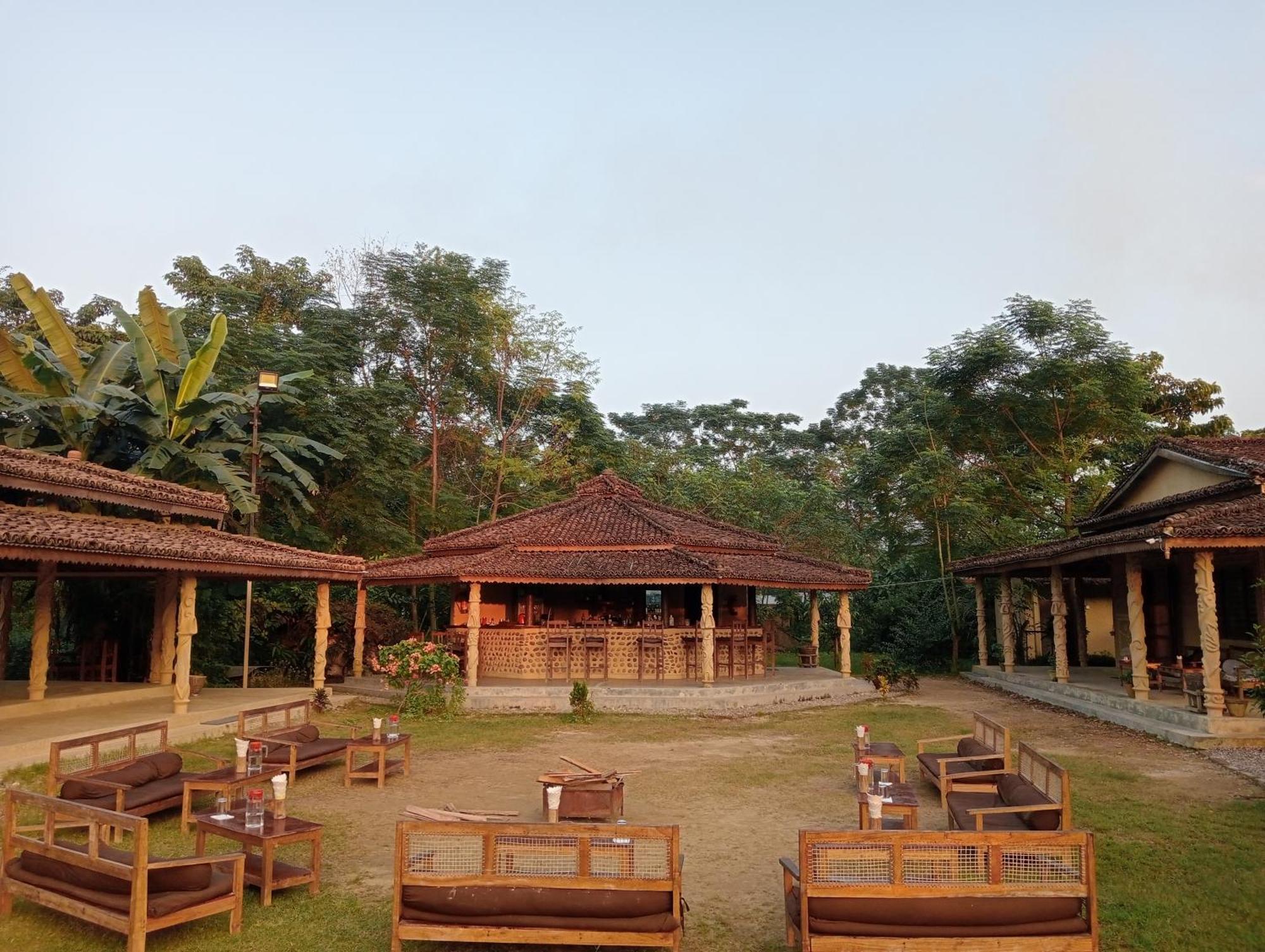 Kawasoti Tharu Community Lodge מראה חיצוני תמונה